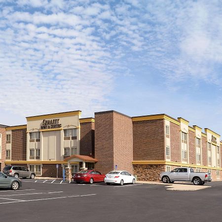 Quality Inn & Suites Ames Conference Center Near Isu Campus 外观 照片