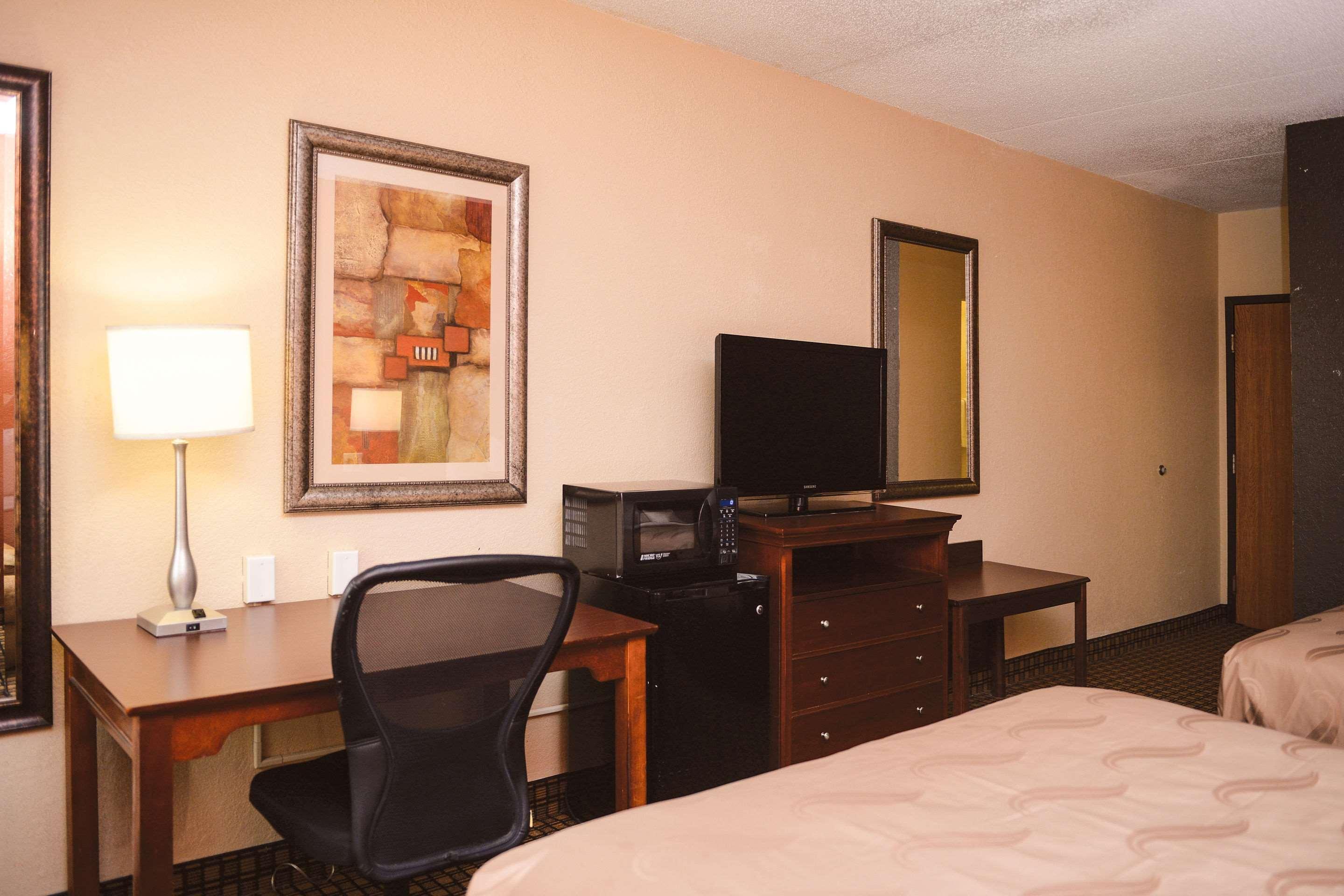 Quality Inn & Suites Ames Conference Center Near Isu Campus 外观 照片