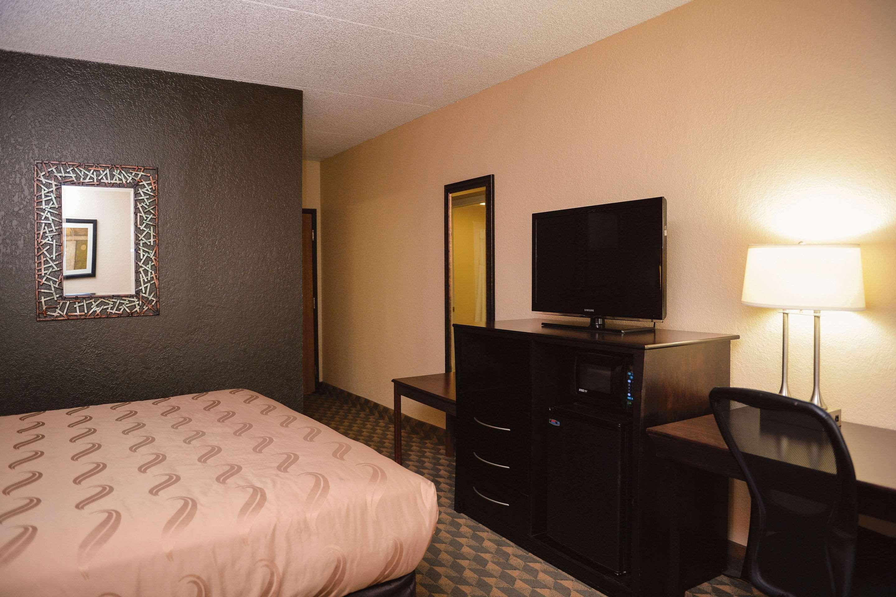 Quality Inn & Suites Ames Conference Center Near Isu Campus 外观 照片