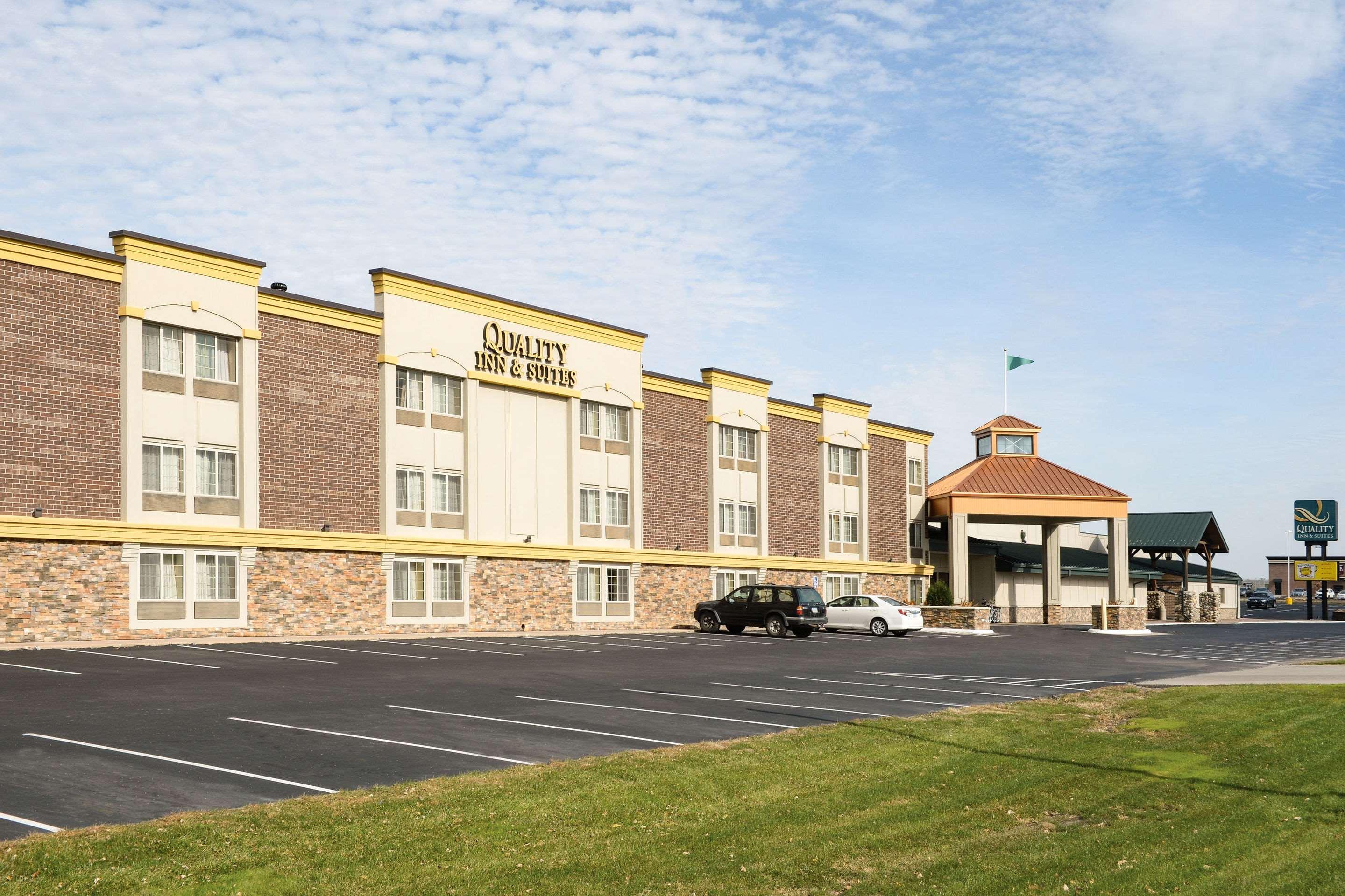 Quality Inn & Suites Ames Conference Center Near Isu Campus 外观 照片