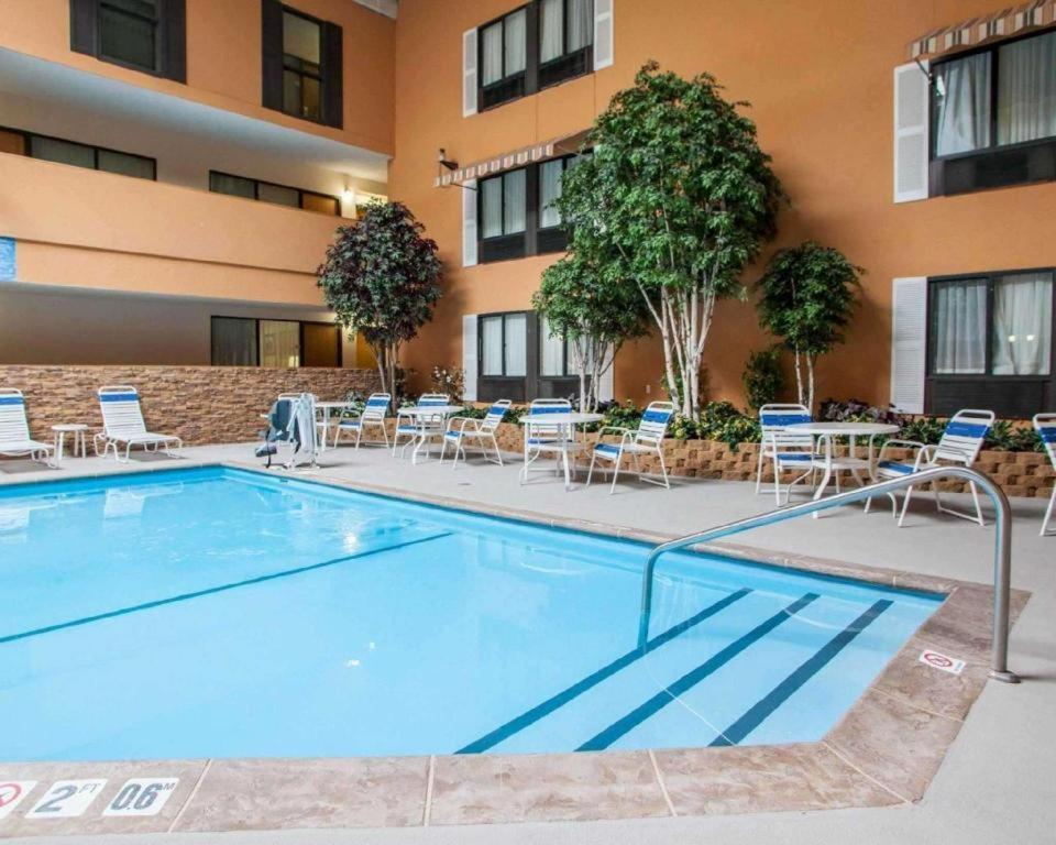 Quality Inn & Suites Ames Conference Center Near Isu Campus 外观 照片