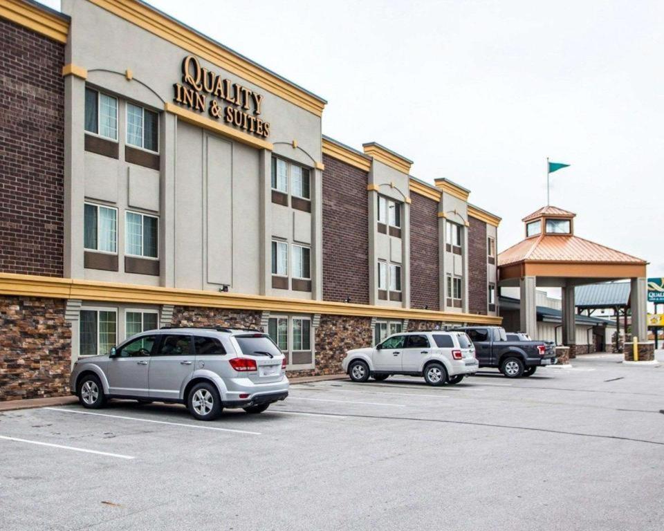 Quality Inn & Suites Ames Conference Center Near Isu Campus 外观 照片