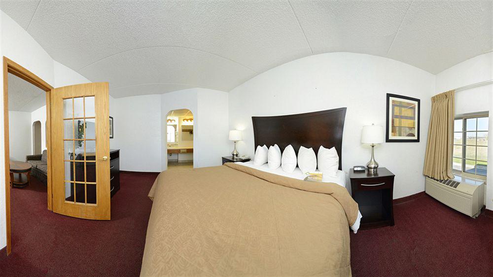 Quality Inn & Suites Ames Conference Center Near Isu Campus 外观 照片